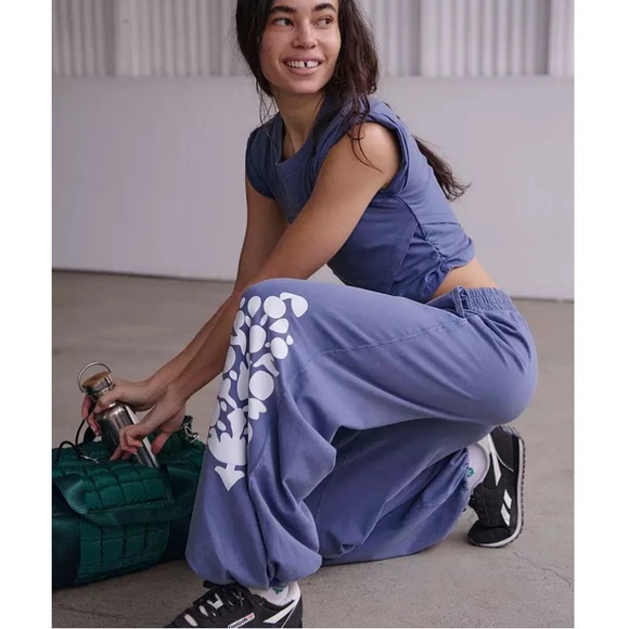 FP Movement Women's Hot Shot Logo Crossover 2-Piece Set✨ - Picture 6 of 12